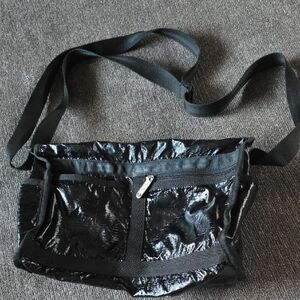 Lesportsac Glossy Black Crossbody Mrssenger Bag